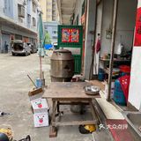 2个人在高明干掉一只鸡