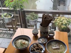 靠窗位-同得兴 Since·1995 传统苏式面馆(十全街店)