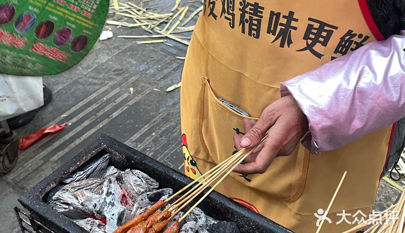 童年的一元肉串炭火味太足了