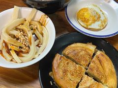 牛肉锅盔-青石桥老瓦房肥肠粉总店(青石桥总店)