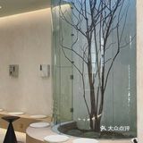 與光影相生，與時間相隨，安於一隅，在靜謐中追尋詩意。