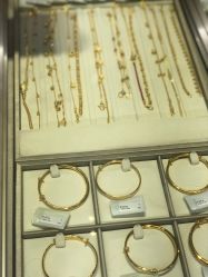 -周大福CHOW TAI FOOK(浦东八佰伴店)