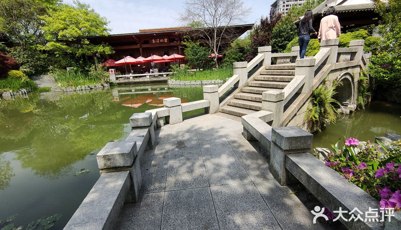 亩中山水园:当我来到世博滨江,发现一个掩藏在树丛中的