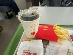 -麦当劳(上海虹桥站30B检票口楼上)