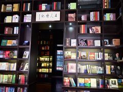 -钟书阁(松江泰晤士小镇店)