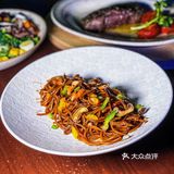这酒吧的牛排也太好吃了！跨界玩的这么6你让牛排馆怎么活！