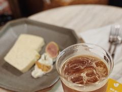 -彳亍咖啡·这里(水湾路店)