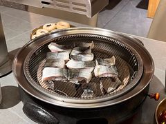 招牌活烤鳗鱼-围炉肉舍•炭烤活鳗•丹东海鲜烤肉(步行街店)