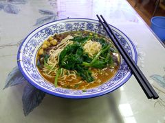 -渝之汇牛肉豌杂面