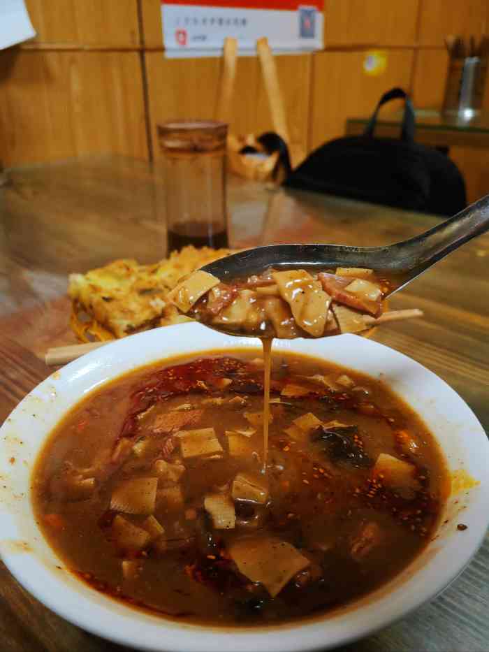 4成为第一个点赞的人芊浔3月10日 17:37打分溜达着随便碰到一家,味道