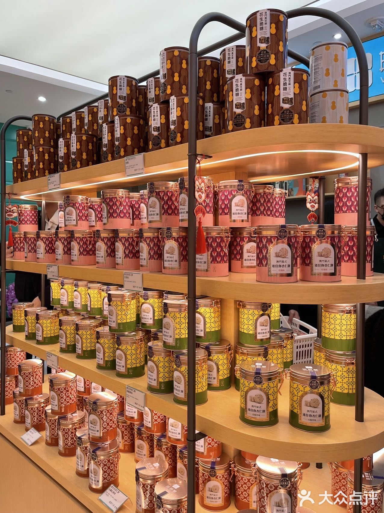 谁能解释一下澳门这个情况…根本挤不进去… 