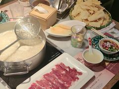 -尚尚仙·酸汤猪手·猪肚鸡火锅(华联万柳购物中心店)