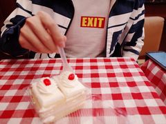 -红宝石·鲜奶小方·海派西点房(南丹店)