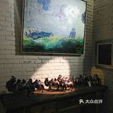 小孩子比较多，但是二楼和户外还是值得拥有一天的时光的