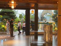 -茅草房·河畔园林火锅