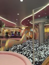 -奈尔宝·国风主题儿童乐园·亲子餐厅(豫园商城店)