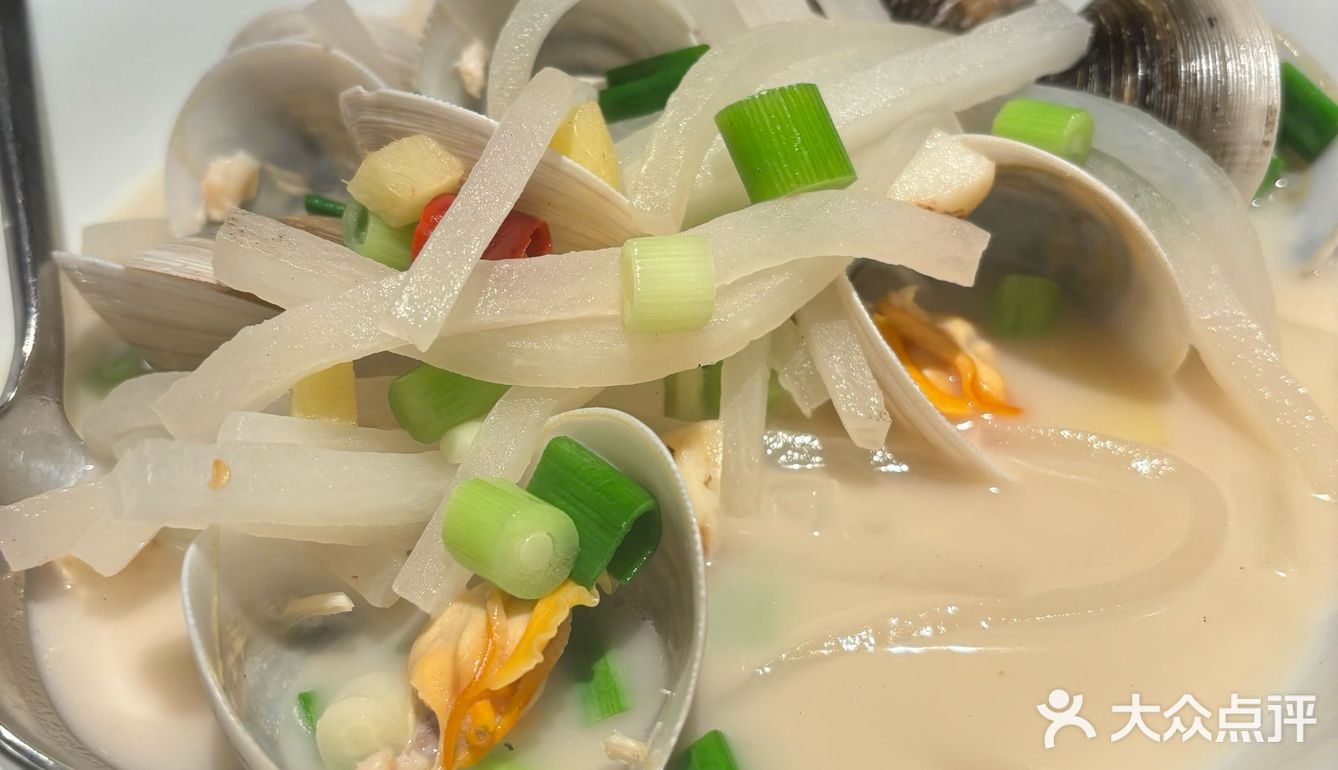 新荣记小酒馆更适合喝酒聊天吃吃小菜逛逛外滩