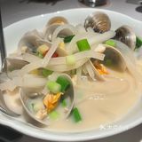 新荣记小酒馆更适合喝酒聊天吃吃小菜逛逛外滩