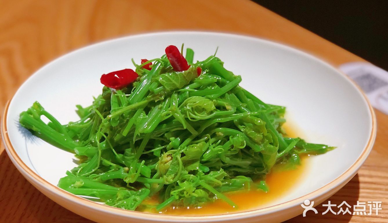 在烤鸭店吃脆皮烧鸡是什么样的体验？