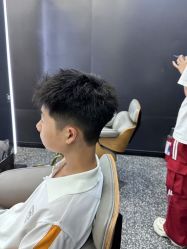 -藤野造型·烫·染发型设计店