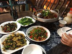 -临江餐馆二楼美食部落