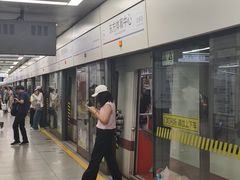 -东方体育中心(地铁站)