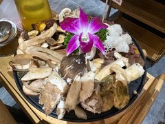 -一朵菌·野生菌探索家火锅(南亚店)