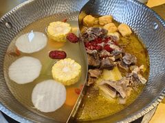 酸汤牛腩牛骨鸳鸯锅-手选潮汕鲜活牛肉火锅(二七广场店)