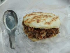 烧饼夹牛肉-老西关黄老太牛肉烧饼
