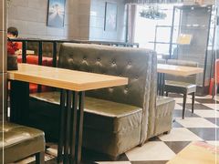卡座-愉肴麻辣香锅(中山路店)