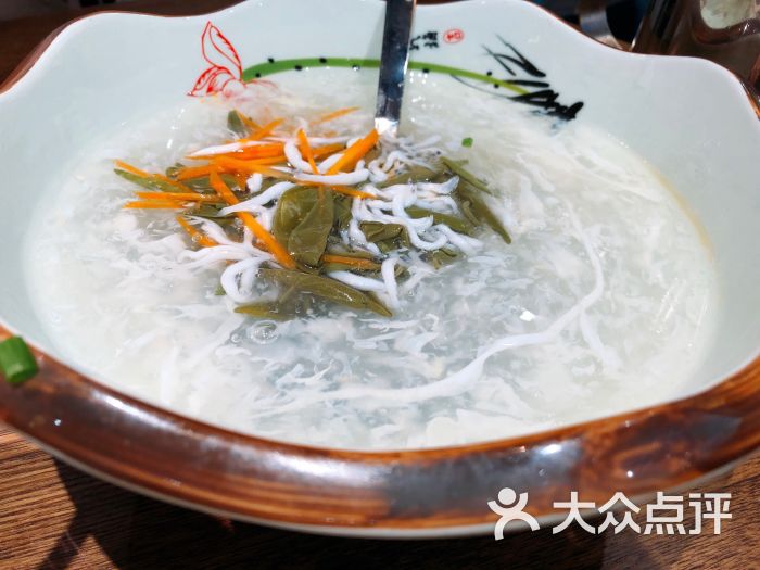 莼菜银鱼羹