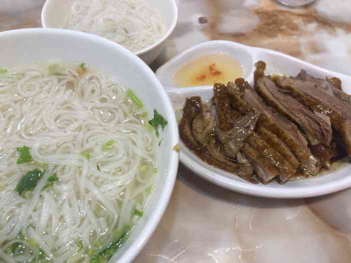 打分    /人 点的鹅肉粿条,鹅肉很不错,粿条也清淡,就是感觉略贵,性价