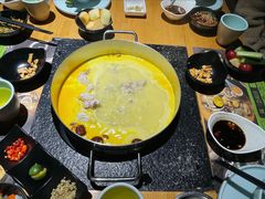 -洪氏嗨捞·广东猪肚鸡·椰子鸡火锅(西咸万象城店)
