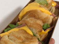 火腿芝士牛角三明治-中粮丰通（北京)食品有限公司