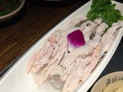 -老牌坊云南鱼豆花火锅(哈西万达店)