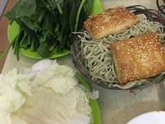 -洞庭洲·防空洞火锅·烧烤·铜锅涮肉(新百广场店)