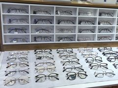 -MiRi眼镜·蔡司·星趣控·尼康控优点视觉合作店(南京东路店)