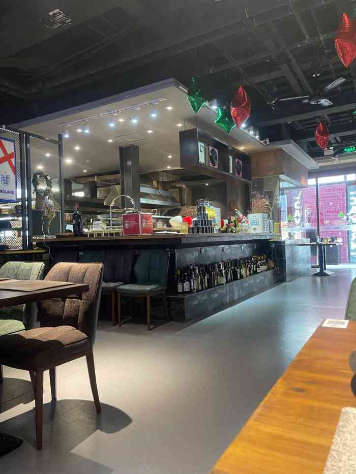 洞窟餐吧·the cavern club-"99这家餐厅在郎园里,可以把车停院里的