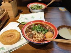 -楚东君•襄阳牛肉面牛杂煲(陆家嘴正大店)