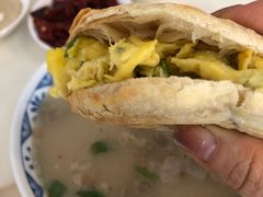 烧饼夹鸡蛋-牛老五羊杂汤(广阳区总店)