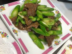 芥兰炒牛肉-东鑫记港式茶餐厅(南京东路店)