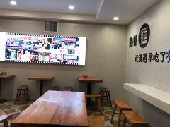 用餐区-蔡明纬热干面(长港路店)
