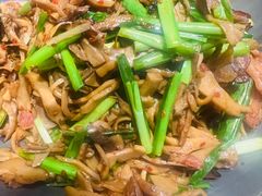 烟笋炒腊肉-孙家外婆•长春地标美食新名片(红旗街万达店)