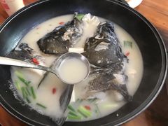 有机鱼头浓汤-浔味·山屿湖·正宗淳牌全鱼宴老字号