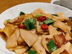腊肉炒本地时令鲜笋-宁波柏悦酒店·钱湖渔港