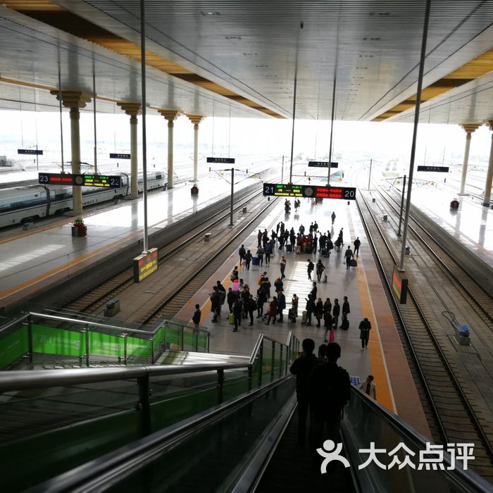 南京南站台图片