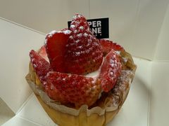 草莓巴斯克-PAPER STONE BAKERY(万菱汇店)