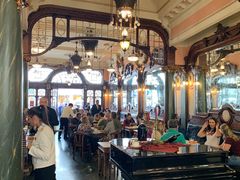 -Majestic Café