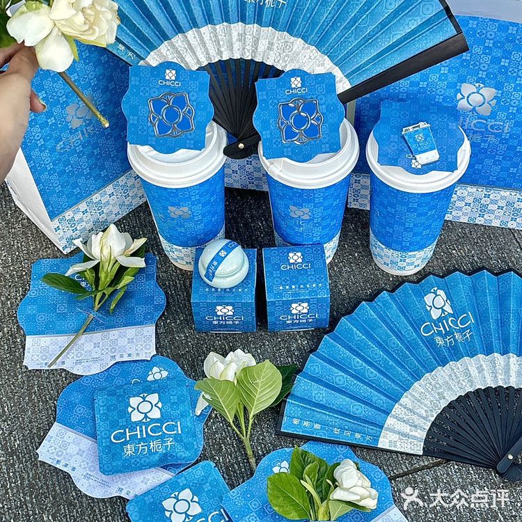 这谁还分的清这到底是奶茶还是艺术品呢！东方栀子