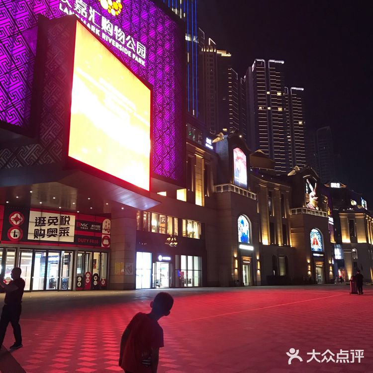 长嘉汇弹子石老街。开在孙家花园里的星巴克